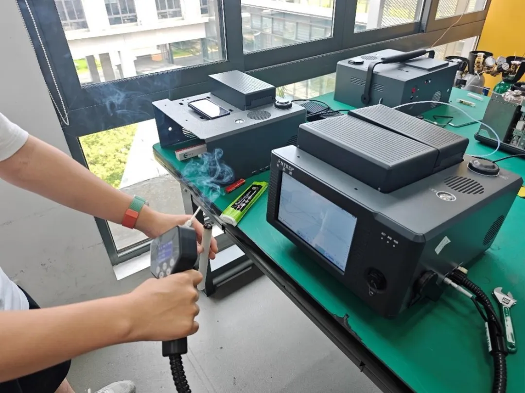 便携式气相色谱质谱联用仪-Anyeep 便携式GC-MS MATE 11在艾草成分分析中的应用(图3) 便携式气相色谱质谱联用仪-Anyeep 便携式GC-MS MATE 11在艾草成分分析中的应用(图3)